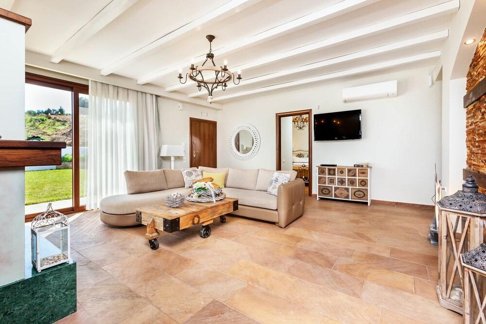 Villa D'Oro - Luxury Villas & Suites Palioúrion Exterior foto